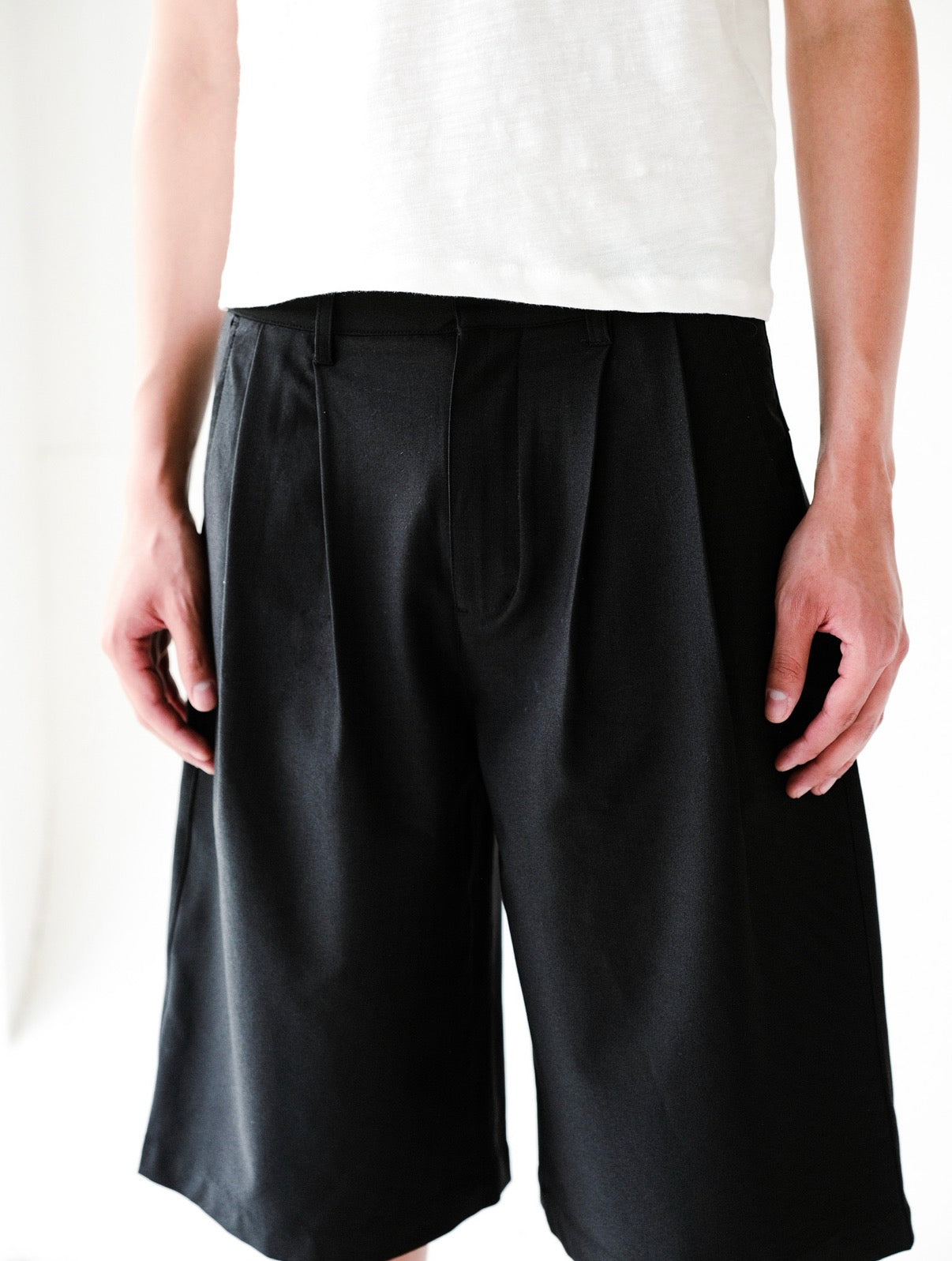 Black Pleated Baggy Shorts