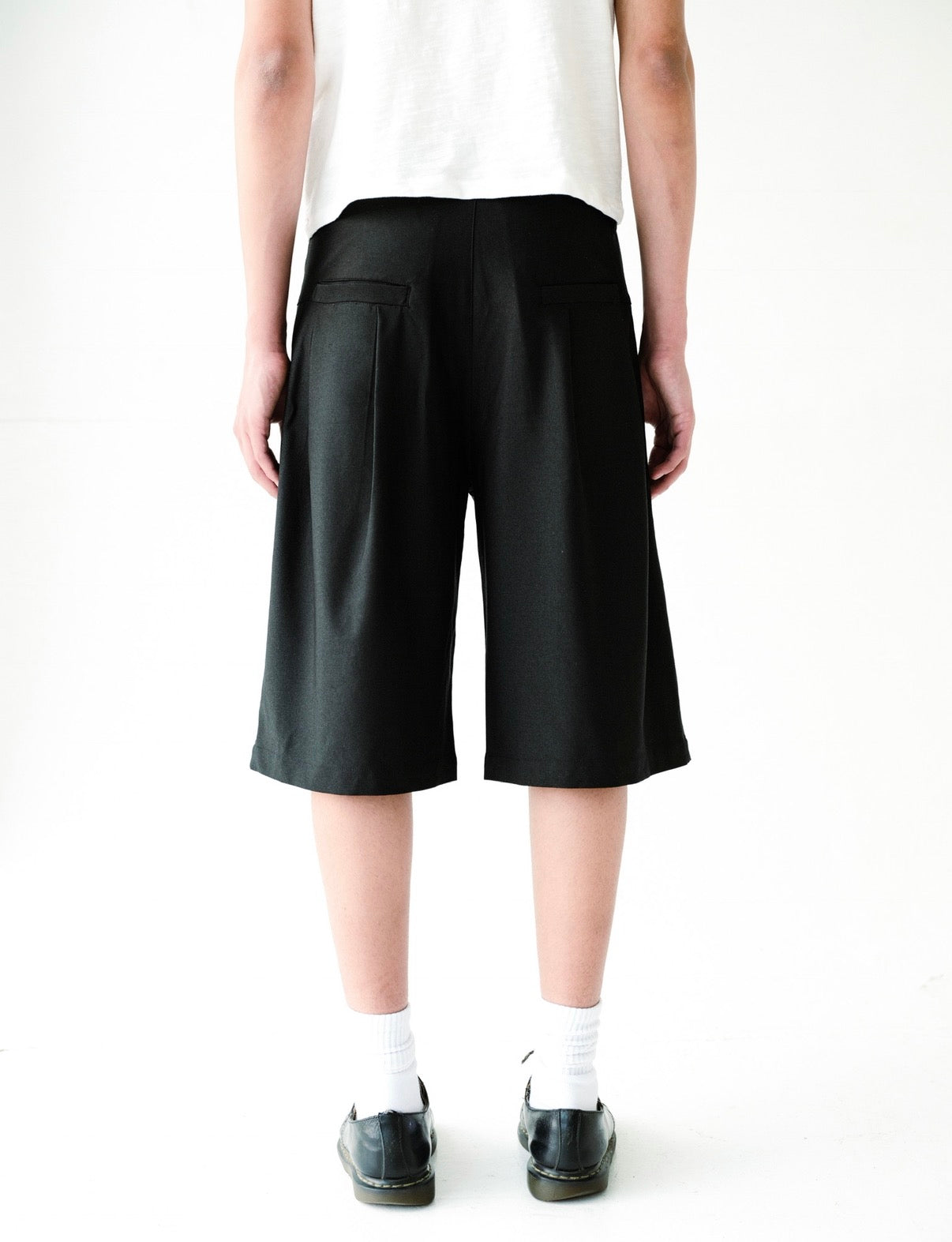 Black Pleated Baggy Shorts