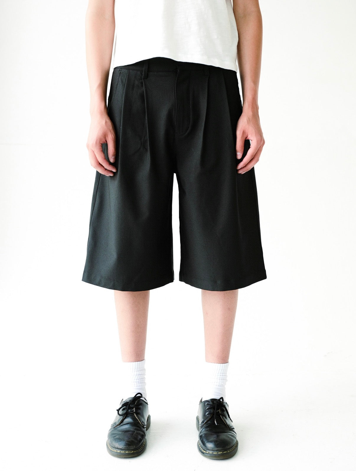 Black Pleated Baggy Shorts